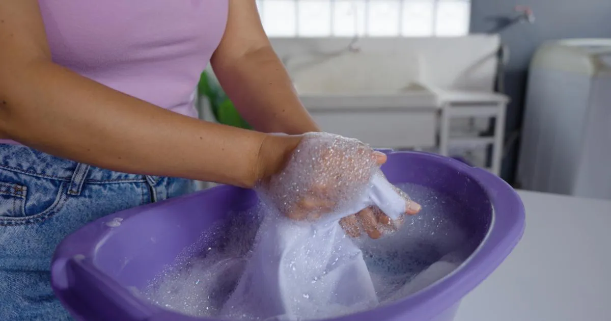 Regreso a clases: cómo enfrentar las manchas y los malos olores en la ropa escolar